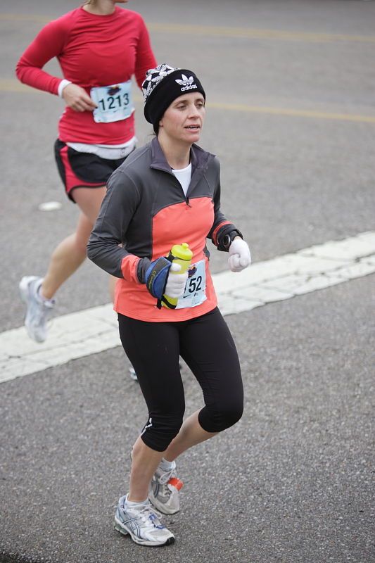 Beth Marek running the Rocket City Marathon on Saturday, December 12, 2009 in Huntsville.

Filename: SRM_20091212_12022844.JPG
Aperture: f/2.8
Shutter Speed: 1/800
Body: Canon EOS-1D Mark II
Lens: Canon EF 80-200mm f/2.8 L