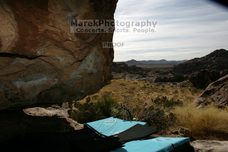 Bouldering during the Hueco Tanks Awesome Fest 14.2.

Filename: srm_20140223_12234631.jpg
Aperture: f/8.0
Shutter Speed: 1/320
Body: Canon EOS-1D Mark II
Lens: Canon EF 16-35mm f/2.8 L