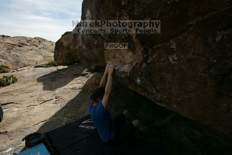 Bouldering during the Hueco Tanks Awesome Fest 14.2.

Filename: srm_20140223_14523461.jpg
Aperture: f/8.0
Shutter Speed: 1/320
Body: Canon EOS-1D Mark II
Lens: Canon EF 16-35mm f/2.8 L