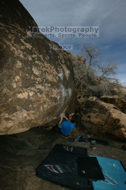 Bouldering during the Hueco Tanks Awesome Fest 14.2.

Filename: srm_20140223_15134078.jpg
Aperture: f/8.0
Shutter Speed: 1/250
Body: Canon EOS-1D Mark II
Lens: Canon EF 16-35mm f/2.8 L