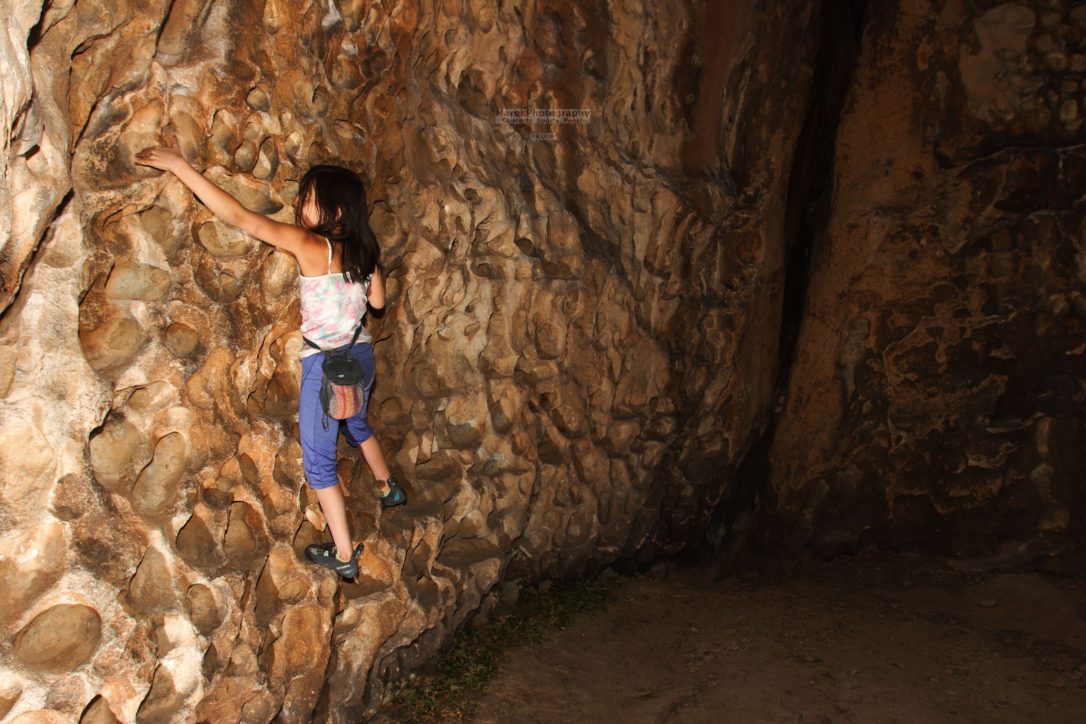 Bouldering in Hueco Tanks on 03/26/2016 with Blue Lizard Climbing and Yoga

Filename: SRM_20160326_1540250.jpg
Aperture: f/5.6
Shutter Speed: 1/100
Body: Canon EOS 20D
Lens: Canon EF 16-35mm f/2.8 L