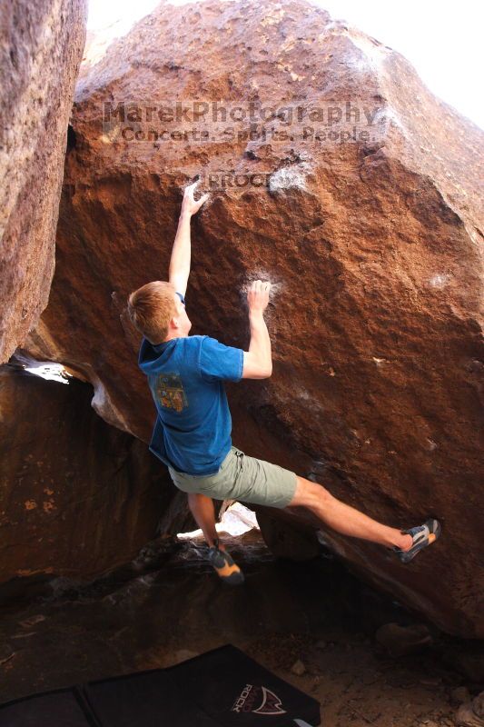 Bouldering in Hueco Tanks on 04/10/2016 with Blue Lizard Climbing and Yoga

Filename: SRM_20160410_1619230.jpg
Aperture: f/4.0
Shutter Speed: 1/250
Body: Canon EOS 20D
Lens: Canon EF 16-35mm f/2.8 L