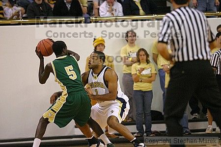 BJ Elder plays defense on LeMoyne at the men's basketball game.                                                                                                                                                                                                

Filename: img_4176_std.jpg
Aperture: f/2.8
Shutter Speed: 1/500
Body: Canon EOS DIGITAL REBEL
Lens: Canon EF 80-200mm f/2.8 L