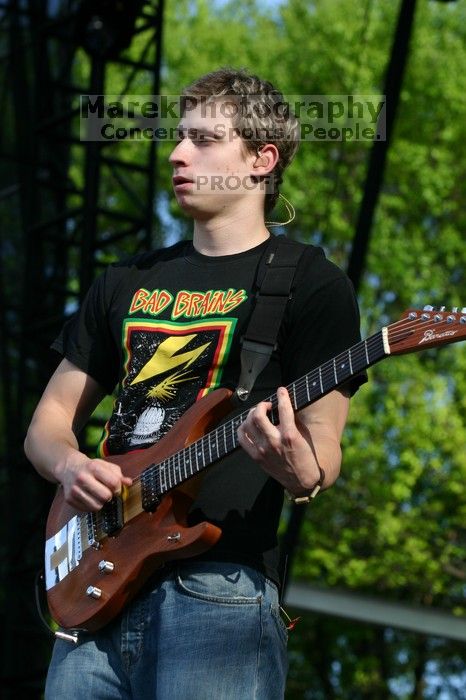 Trapt performs on the 99X stage on the second day of Music Midtown, 2004.

Filename: IMG_6438.jpg
Aperture: f/7.1
Shutter Speed: 1/320
Body: Canon EOS DIGITAL REBEL
Lens: Canon EF 80-200mm f/2.8 L