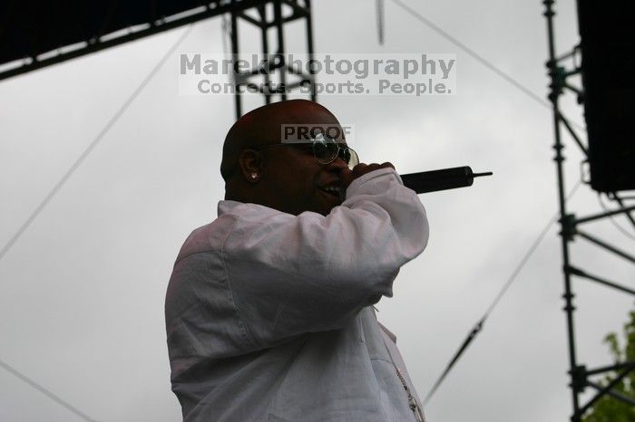 Cee Lo performs on the third day of Music Midtown, 2004.

Filename: IMG_6931.jpg
Aperture: f/9.0
Shutter Speed: 1/320
Body: Canon EOS DIGITAL REBEL
Lens: Canon EF 80-200mm f/2.8 L