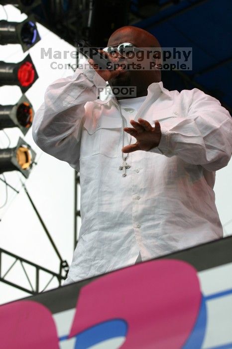 Cee Lo performs on the third day of Music Midtown, 2004.

Filename: IMG_6935.jpg
Aperture: f/5.6
Shutter Speed: 1/320
Body: Canon EOS DIGITAL REBEL
Lens: Canon EF 80-200mm f/2.8 L