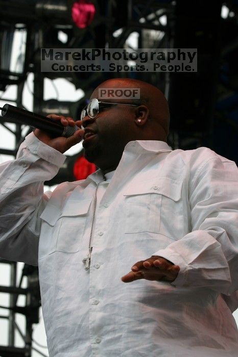 Cee Lo performs on the third day of Music Midtown, 2004.

Filename: IMG_6934.jpg
Aperture: f/7.1
Shutter Speed: 1/320
Body: Canon EOS DIGITAL REBEL
Lens: Canon EF 80-200mm f/2.8 L