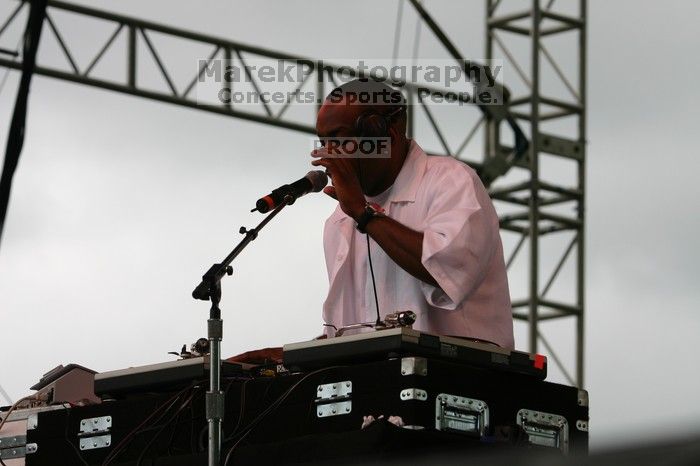 Cee Lo performs on the third day of Music Midtown, 2004.

Filename: IMG_6955.jpg
Aperture: f/5.6
Shutter Speed: 1/320
Body: Canon EOS DIGITAL REBEL
Lens: Canon EF 80-200mm f/2.8 L