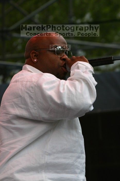 Cee Lo performs on the third day of Music Midtown, 2004.

Filename: IMG_6914.jpg
Aperture: f/6.3
Shutter Speed: 1/320
Body: Canon EOS DIGITAL REBEL
Lens: Canon EF 80-200mm f/2.8 L