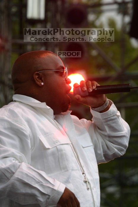 Cee Lo performs on the third day of Music Midtown, 2004.

Filename: IMG_6926.jpg
Aperture: f/6.3
Shutter Speed: 1/320
Body: Canon EOS DIGITAL REBEL
Lens: Canon EF 80-200mm f/2.8 L