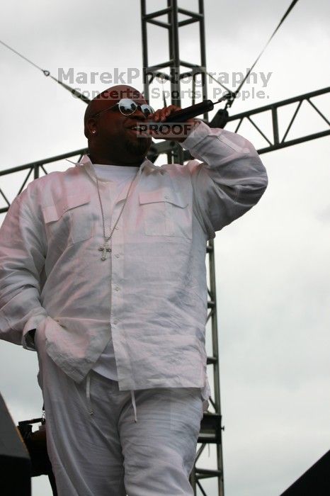 Cee Lo performs on the third day of Music Midtown, 2004.

Filename: IMG_6903.jpg
Aperture: f/10.0
Shutter Speed: 1/250
Body: Canon EOS DIGITAL REBEL
Lens: Canon EF 80-200mm f/2.8 L