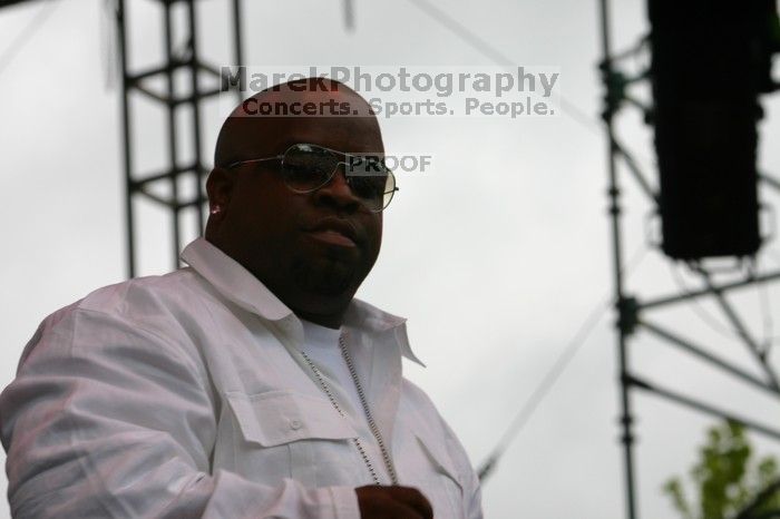 Cee Lo performs on the third day of Music Midtown, 2004.

Filename: IMG_6930.jpg
Aperture: f/8.0
Shutter Speed: 1/320
Body: Canon EOS DIGITAL REBEL
Lens: Canon EF 80-200mm f/2.8 L