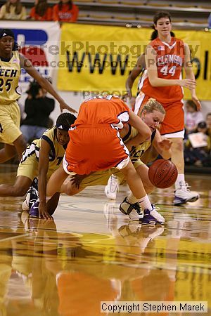 The Georgia Tech women's basketball team played Clemson.

Filename: img_0579_std.jpg
Aperture: f/2.8
Shutter Speed: 1/320
Body: Canon EOS DIGITAL REBEL
Lens: Canon EF 80-200mm f/2.8 L