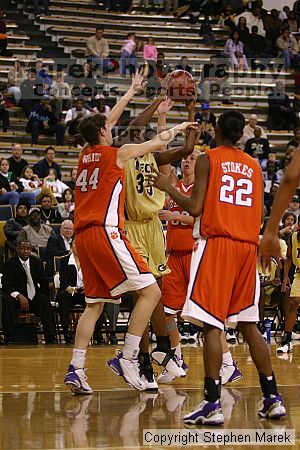 The Georgia Tech women's basketball team played Clemson.

Filename: img_0662_std.jpg
Aperture: f/2.8
Shutter Speed: 1/320
Body: Canon EOS DIGITAL REBEL
Lens: Canon EF 80-200mm f/2.8 L