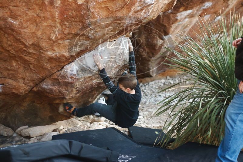 Bouldering in Hueco Tanks on 12/30/2018 with Blue Lizard Climbing and Yoga

Filename: SRM_20181230_1547230.jpg
Aperture: f/2.5
Shutter Speed: 1/320
Body: Canon EOS-1D Mark II
Lens: Canon EF 50mm f/1.8 II