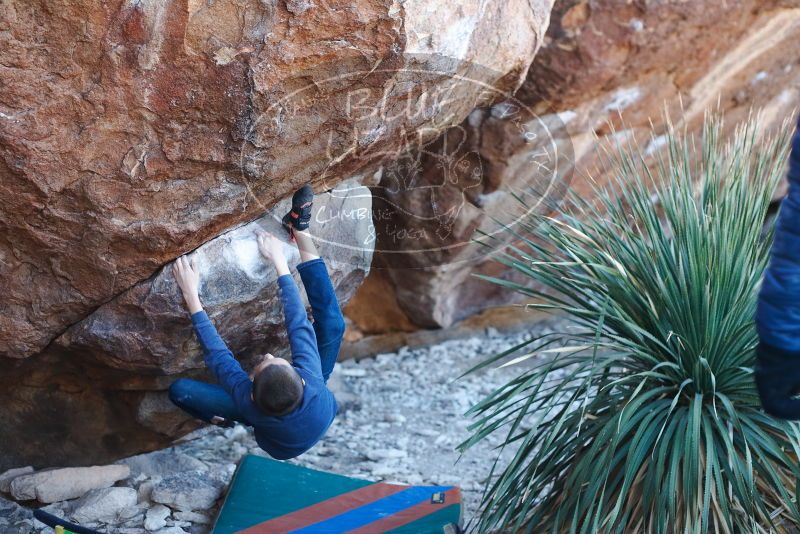 Bouldering in Hueco Tanks on 01/01/2019 with Blue Lizard Climbing and Yoga

Filename: SRM_20190101_1312420.jpg
Aperture: f/3.2
Shutter Speed: 1/250
Body: Canon EOS-1D Mark II
Lens: Canon EF 50mm f/1.8 II