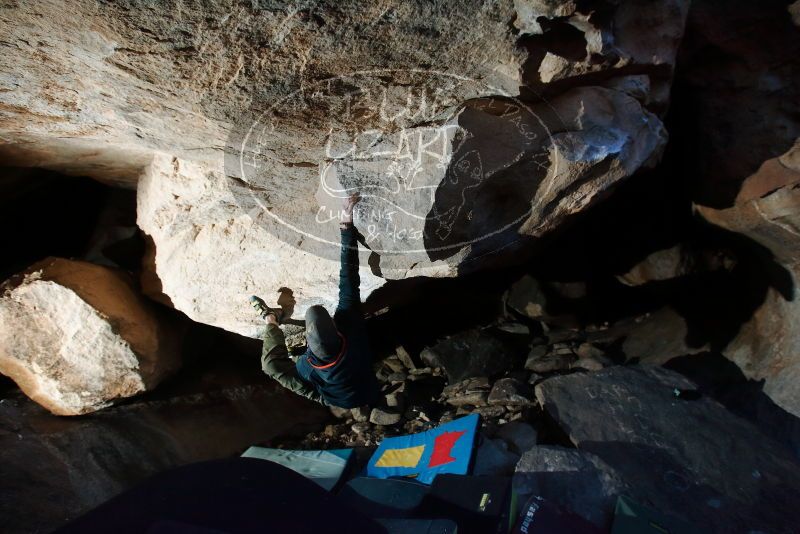 Bouldering in Hueco Tanks on 01/20/2019 with Blue Lizard Climbing and Yoga

Filename: SRM_20190120_1254420.jpg
Aperture: f/5.6
Shutter Speed: 1/250
Body: Canon EOS-1D Mark II
Lens: Canon EF 16-35mm f/2.8 L