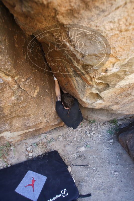 Bouldering in Hueco Tanks on 02/02/2019 with Blue Lizard Climbing and Yoga

Filename: SRM_20190202_1254020.jpg
Aperture: f/2.8
Shutter Speed: 1/200
Body: Canon EOS-1D Mark II
Lens: Canon EF 16-35mm f/2.8 L