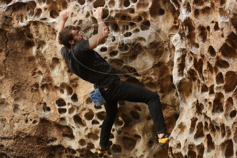 Bouldering in Hueco Tanks on 02/02/2019 with Blue Lizard Climbing and Yoga

Filename: SRM_20190202_1503190.jpg
Aperture: f/3.5
Shutter Speed: 1/160
Body: Canon EOS-1D Mark II
Lens: Canon EF 50mm f/1.8 II