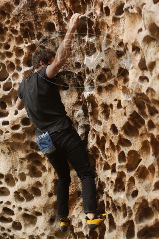 Bouldering in Hueco Tanks on 02/02/2019 with Blue Lizard Climbing and Yoga

Filename: SRM_20190202_1503240.jpg
Aperture: f/3.5
Shutter Speed: 1/125
Body: Canon EOS-1D Mark II
Lens: Canon EF 50mm f/1.8 II