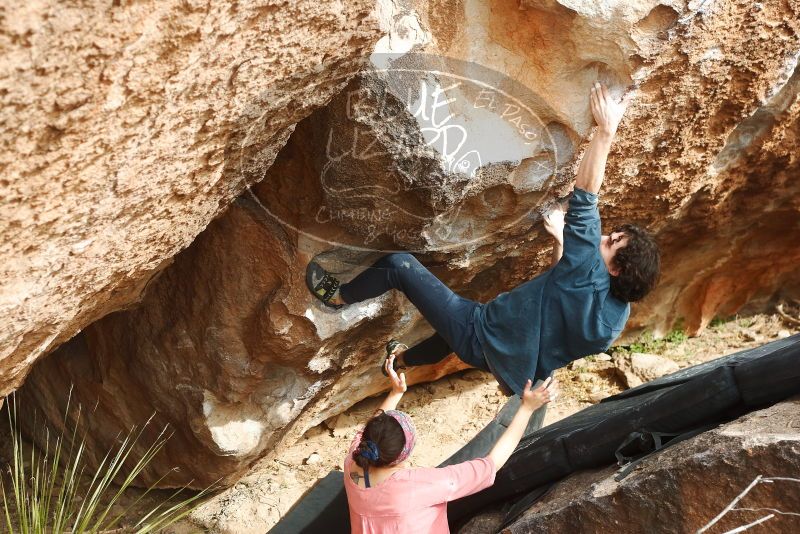 Bouldering in Hueco Tanks on 02/09/2019 with Blue Lizard Climbing and Yoga

Filename: SRM_20190209_1535380.jpg
Aperture: f/4.0
Shutter Speed: 1/500
Body: Canon EOS-1D Mark II
Lens: Canon EF 50mm f/1.8 II