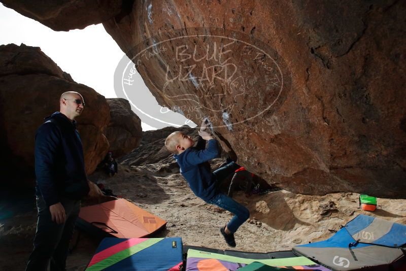 Bouldering in Hueco Tanks on 12/23/2019 with Blue Lizard Climbing and Yoga

Filename: SRM_20191223_1127580.jpg
Aperture: f/8.0
Shutter Speed: 1/250
Body: Canon EOS-1D Mark II
Lens: Canon EF 16-35mm f/2.8 L