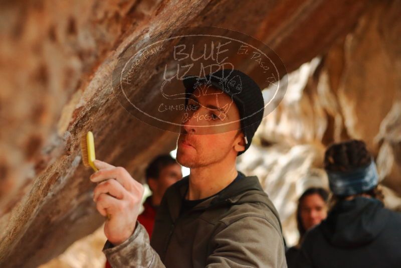 Bouldering in Hueco Tanks on 01/02/2020 with Blue Lizard Climbing and Yoga

Filename: SRM_20200102_1547400.jpg
Aperture: f/2.8
Shutter Speed: 1/250
Body: Canon EOS-1D Mark II
Lens: Canon EF 50mm f/1.8 II