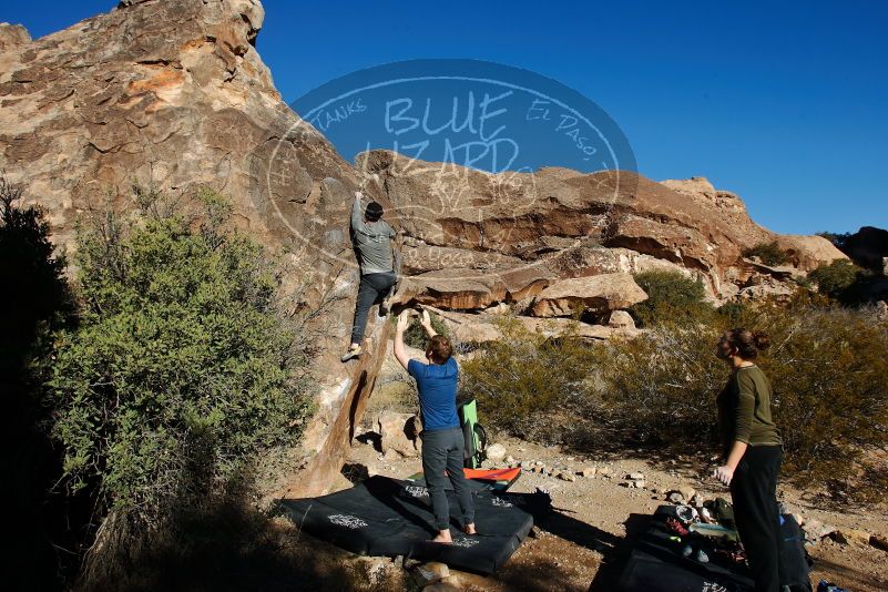 Bouldering in Hueco Tanks on 01/12/2020 with Blue Lizard Climbing and Yoga

Filename: SRM_20200112_1031260.jpg
Aperture: f/8.0
Shutter Speed: 1/320
Body: Canon EOS-1D Mark II
Lens: Canon EF 16-35mm f/2.8 L