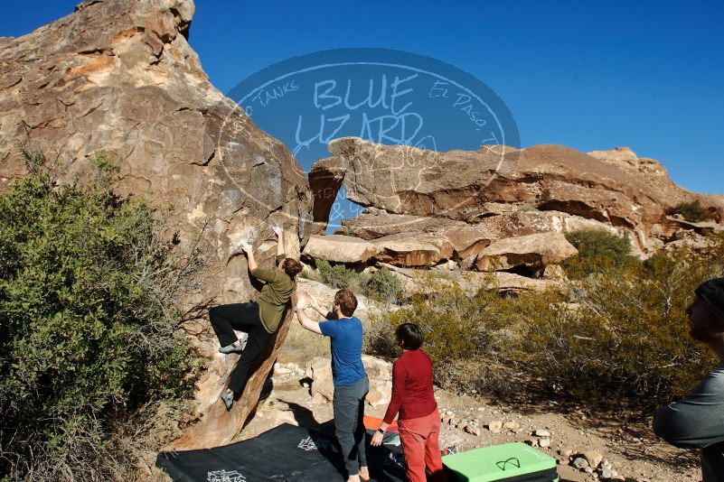 Bouldering in Hueco Tanks on 01/12/2020 with Blue Lizard Climbing and Yoga

Filename: SRM_20200112_1043300.jpg
Aperture: f/7.1
Shutter Speed: 1/320
Body: Canon EOS-1D Mark II
Lens: Canon EF 16-35mm f/2.8 L