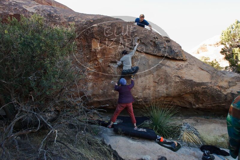 Bouldering in Hueco Tanks on 01/12/2020 with Blue Lizard Climbing and Yoga

Filename: SRM_20200112_1557410.jpg
Aperture: f/6.3
Shutter Speed: 1/250
Body: Canon EOS-1D Mark II
Lens: Canon EF 16-35mm f/2.8 L