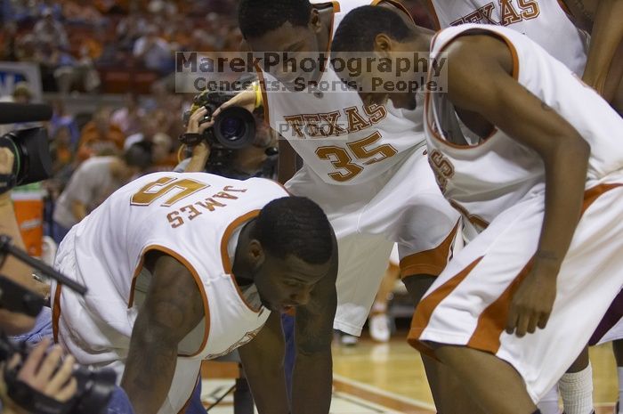 Forward Damion James, #5.  The longhorns defeated the Texas Southern University (TSU) Tigers 90-50 Tuesday night.

Filename: SRM_20061128_2009229.jpg
Aperture: f/2.8
Shutter Speed: 1/640
Body: Canon EOS-1D Mark II
Lens: Canon EF 80-200mm f/2.8 L