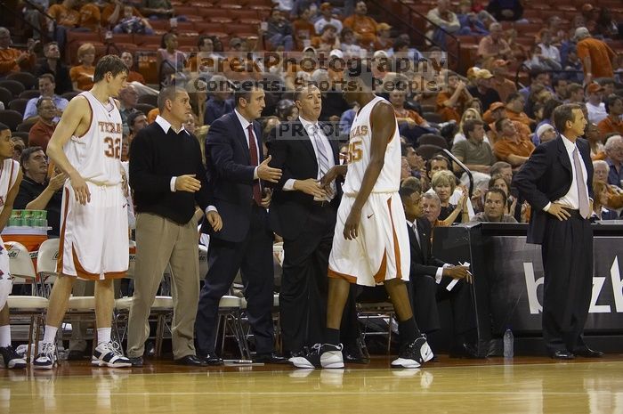 Guard/forward Kevin Durant, #35.  The longhorns defeated the Texas Southern University (TSU) Tigers 90-50 Tuesday night.

Filename: SRM_20061128_2038125.jpg
Aperture: f/2.8
Shutter Speed: 1/640
Body: Canon EOS-1D Mark II
Lens: Canon EF 80-200mm f/2.8 L