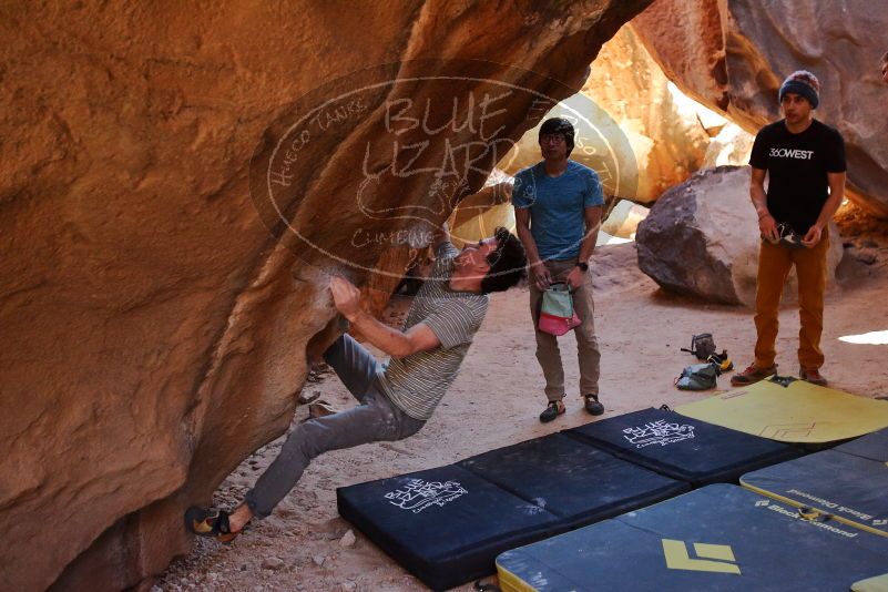 Bouldering in Hueco Tanks on 01/18/2020 with Blue Lizard Climbing and Yoga

Filename: SRM_20200118_1527360.jpg
Aperture: f/2.8
Shutter Speed: 1/250
Body: Canon EOS-1D Mark II
Lens: Canon EF 16-35mm f/2.8 L