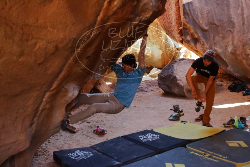 Bouldering in Hueco Tanks on 01/18/2020 with Blue Lizard Climbing and Yoga

Filename: SRM_20200118_1528430.jpg
Aperture: f/3.2
Shutter Speed: 1/250
Body: Canon EOS-1D Mark II
Lens: Canon EF 16-35mm f/2.8 L