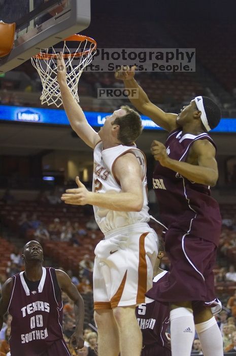 The longhorns defeated the Texas Southern University (TSU) Tigers 90-50 Tuesday night.

Filename: SRM_20061128_2046069.jpg
Aperture: f/2.8
Shutter Speed: 1/640
Body: Canon EOS-1D Mark II
Lens: Canon EF 80-200mm f/2.8 L