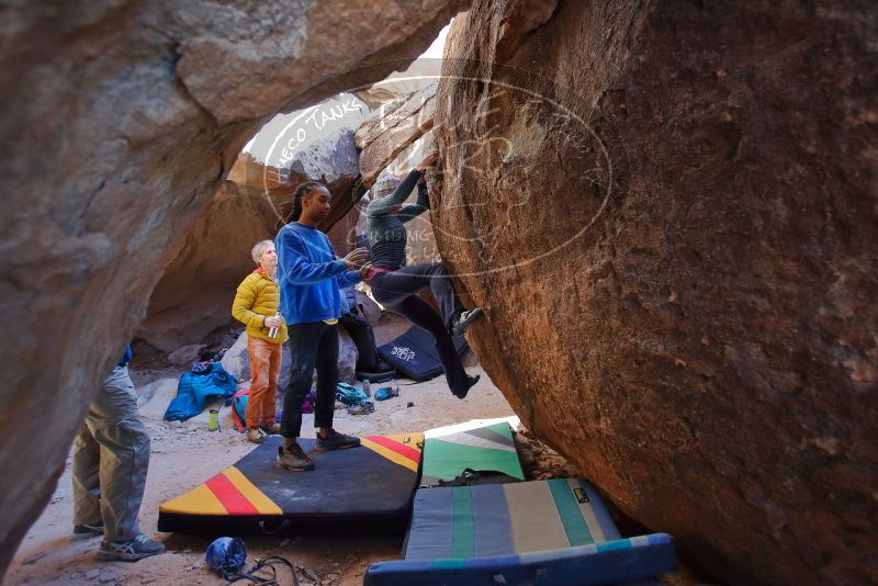 Bouldering in Hueco Tanks on 02/01/2020 with Blue Lizard Climbing and Yoga

Filename: SRM_20200201_1537410.jpg
Aperture: f/3.5
Shutter Speed: 1/250
Body: Canon EOS-1D Mark II
Lens: Canon EF 16-35mm f/2.8 L