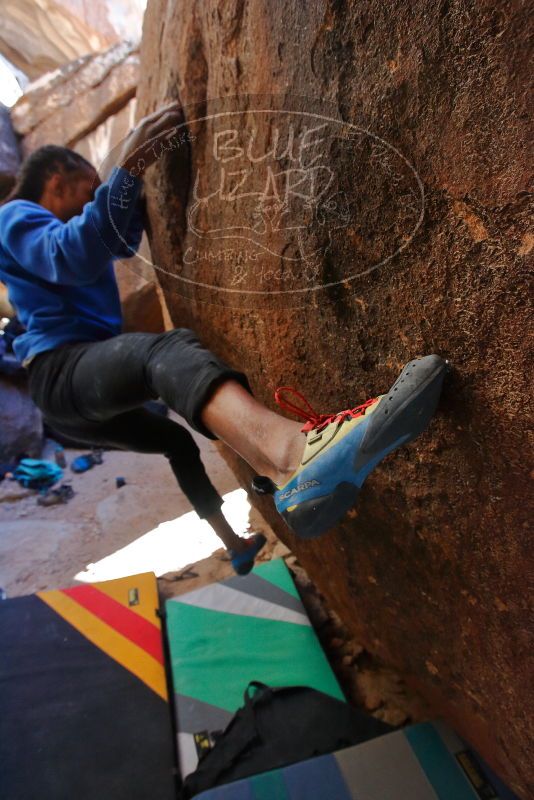 Bouldering in Hueco Tanks on 02/01/2020 with Blue Lizard Climbing and Yoga

Filename: SRM_20200201_1543260.jpg
Aperture: f/5.0
Shutter Speed: 1/250
Body: Canon EOS-1D Mark II
Lens: Canon EF 16-35mm f/2.8 L