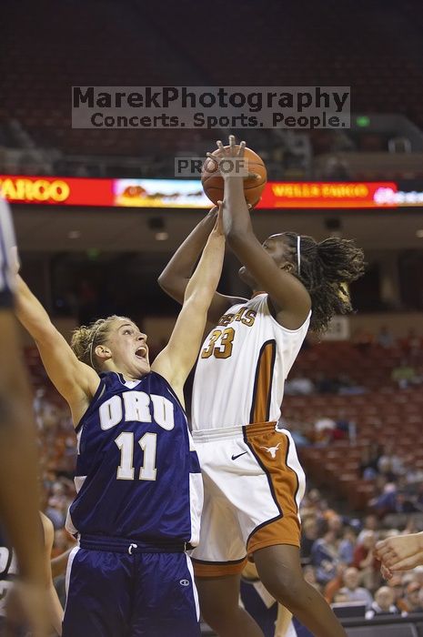 Forward Tiffany Jackson, #33.  The lady longhorns defeated the Oral Roberts University's (ORU) Golden Eagles 79-40 Saturday night.

Filename: SRM_20061125_1344466.jpg
Aperture: f/2.8
Shutter Speed: 1/400
Body: Canon EOS-1D Mark II
Lens: Canon EF 80-200mm f/2.8 L