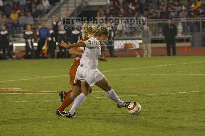 Greta Carter, #6.  The lady longhorns beat Texas A&M 1-0 in soccer Friday night.

Filename: SRM_20061027_2017247.jpg
Aperture: f/4.0
Shutter Speed: 1/800
Body: Canon EOS 20D
Lens: Canon EF 80-200mm f/2.8 L