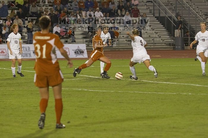 Caitlin Kennedy, #7.  The lady longhorns beat Texas A&M 1-0 in soccer Friday night.

Filename: SRM_20061027_2023322.jpg
Aperture: f/4.0
Shutter Speed: 1/800
Body: Canon EOS 20D
Lens: Canon EF 80-200mm f/2.8 L