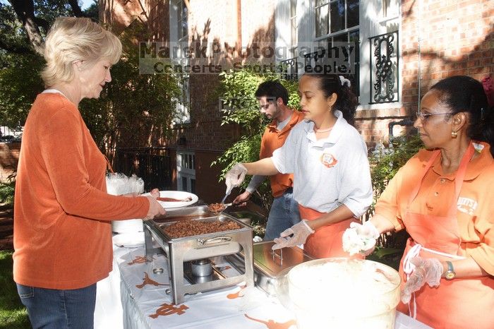 Kappa Kappa Gamma (KKG) hosted a parents' weekend barbecue before the UT vs Nebraska football game on Saturday, October 27, 2007 at their sorority house.

Filename: SRM_20071027_1139341.jpg
Aperture: f/8.0
Shutter Speed: 1/250
Body: Canon EOS 20D
Lens: Canon EF-S 18-55mm f/3.5-5.6