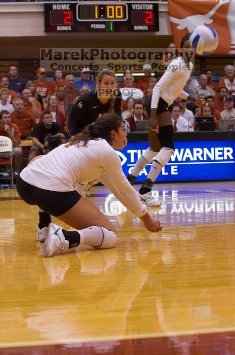 UT freshman Juliann Faucette (#1, OH) stretches out for the dig as UT senior Alyson Jennings (#16, L) watches.  The Longhorns defeated the Huskers 3-0 on Wednesday night, October 24, 2007 at Gregory Gym.

Filename: SRM_20071024_1839162.jpg
Aperture: f/4.5
Shutter Speed: 1/400
Body: Canon EOS-1D Mark II
Lens: Canon EF 80-200mm f/2.8 L