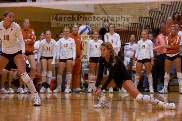 UT senior Alyson Jennings (#16, L) waits for the ball as UT sophomore Ashley Engle (#10, S/RS) watches from the court and UT junior Kiley Hall (#11, DS/L), UT freshman Alexandra Lewis (#12, DS), UT freshman Chelsey Klein (#9, DS), UT freshman Jennifer Dori

Filename: SRM_20071024_1920464.jpg
Aperture: f/4.0
Shutter Speed: 1/400
Body: Canon EOS-1D Mark II
Lens: Canon EF 80-200mm f/2.8 L