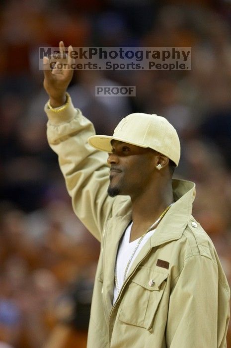 Aaron Ross of the New York Giants.  The University of Texas (UT) Longhorns defeated the University of Kansas Jayhawks 72-69 in Austin, Texas on Monday, February 11, 2008.

Filename: SRM_20080211_2020184.jpg
Aperture: f/2.8
Shutter Speed: 1/640
Body: Canon EOS 20D
Lens: Canon EF 300mm f/2.8 L IS