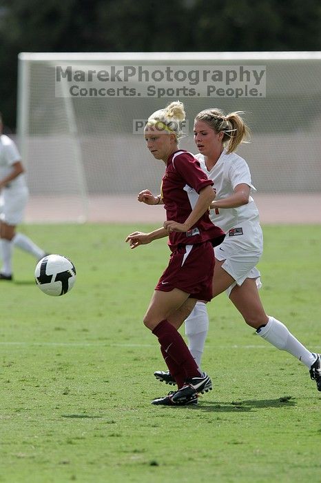 UT sophomore Niki Arlitt (#11, Forward).  The University of Texas women's soccer team won 2-1 against the Iowa State Cyclones Sunday afternoon, October 5, 2008.

Filename: SRM_20081005_12202881.jpg
Aperture: f/5.6
Shutter Speed: 1/2000
Body: Canon EOS-1D Mark II
Lens: Canon EF 300mm f/2.8 L IS