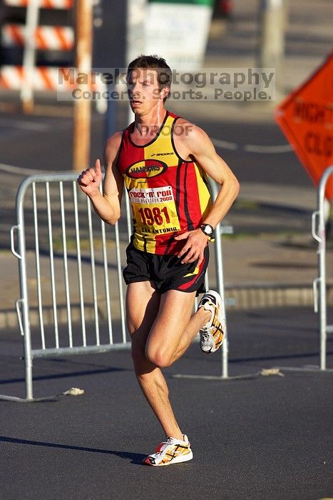 The first annual San Antonio Rock and Roll Marathon, Sunday, November 16, 2008.

Filename: SRM_20081116_08191670.jpg
Aperture: f/4.0
Shutter Speed: 1/3200
Body: Canon EOS-1D Mark II
Lens: Canon EF 300mm f/2.8 L IS