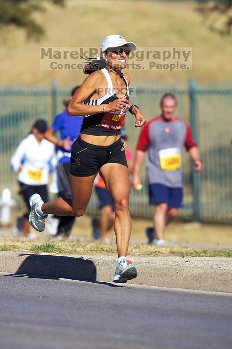 The first annual San Antonio Rock and Roll Marathon, Sunday, November 16, 2008.

Filename: SRM_20081116_10043025.jpg
Aperture: f/4.0
Shutter Speed: 1/2500
Body: Canon EOS-1D Mark II
Lens: Canon EF 300mm f/2.8 L IS