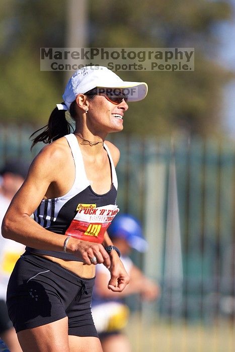 The first annual San Antonio Rock and Roll Marathon, Sunday, November 16, 2008.

Filename: SRM_20081116_10043427.jpg
Aperture: f/4.0
Shutter Speed: 1/1600
Body: Canon EOS-1D Mark II
Lens: Canon EF 300mm f/2.8 L IS