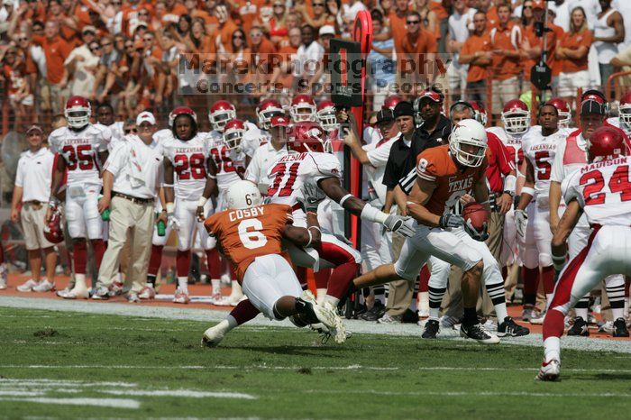 The University of Texas football team defeated the Arkansas Razorbacks with a score of 52-10 in Austin, TX on Saturday, September 27, 2008.

Filename: SRM_20080927_14400280.jpg
Aperture: f/5.6
Shutter Speed: 1/4000
Body: Canon EOS-1D Mark II
Lens: Canon EF 300mm f/2.8 L IS