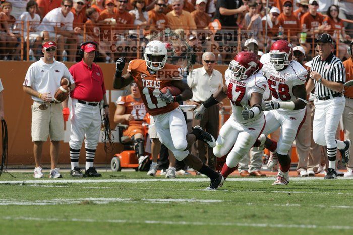 The University of Texas football team defeated the Arkansas Razorbacks with a score of 52-10 in Austin, TX on Saturday, September 27, 2008.

Filename: SRM_20080927_15121617.jpg
Aperture: f/5.6
Shutter Speed: 1/1600
Body: Canon EOS-1D Mark II
Lens: Canon EF 300mm f/2.8 L IS